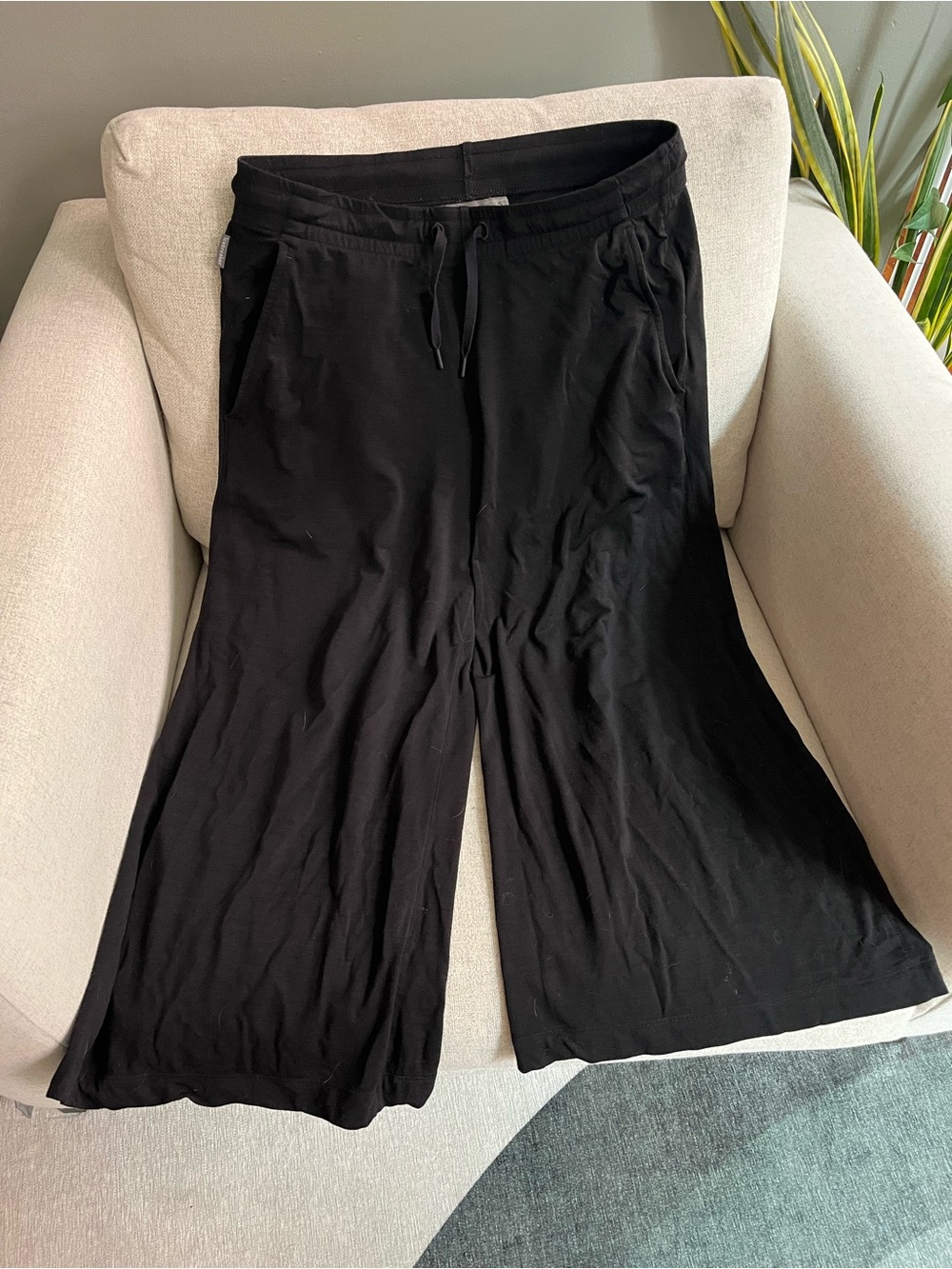Icebreaker Black Wide-Leg Cropped Drawstring Pants - Cool-Lite Culottes